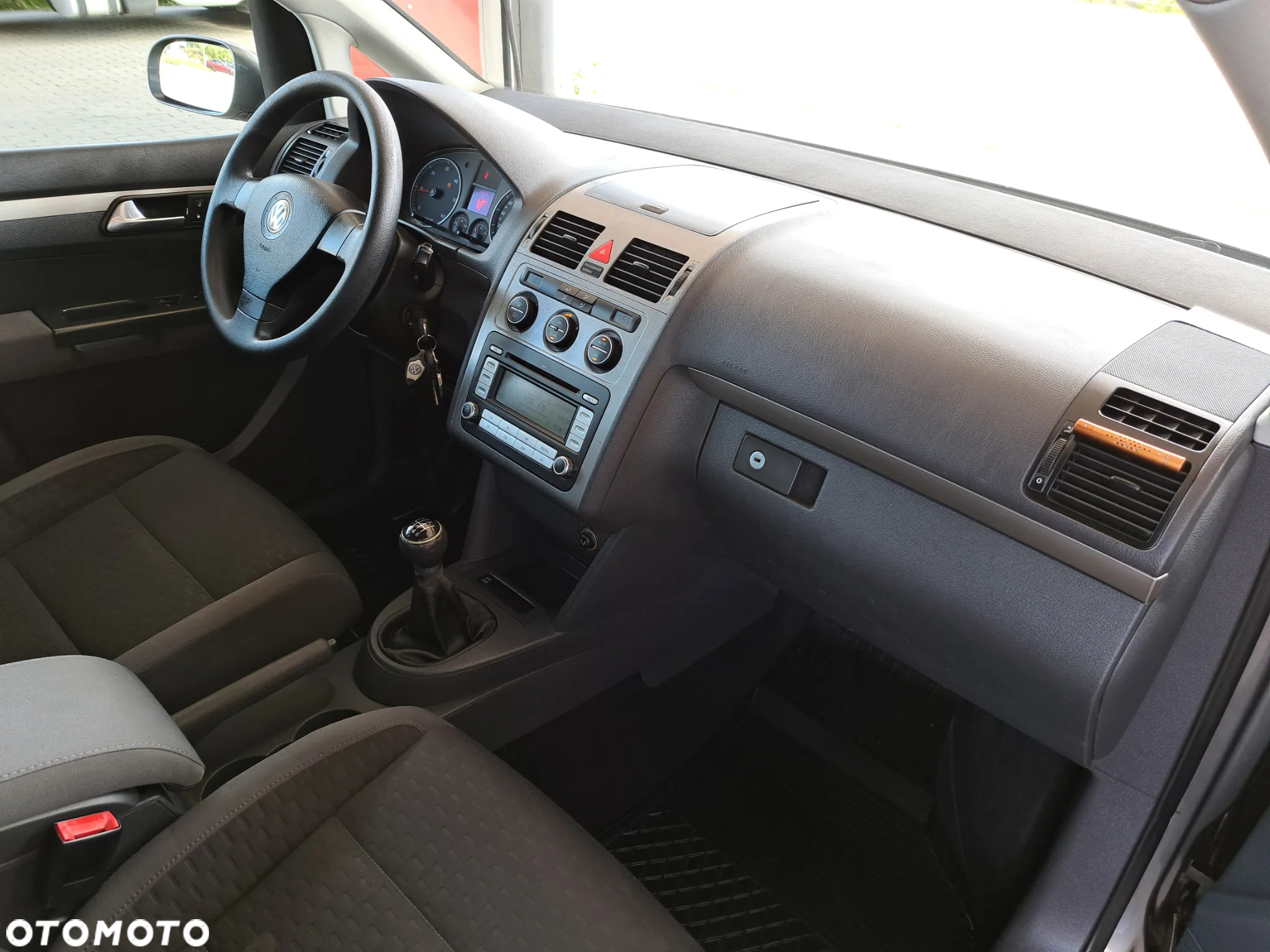 Volkswagen Touran - 17