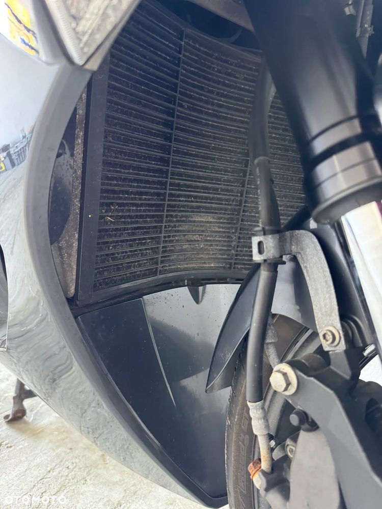 Yamaha FJR - 13