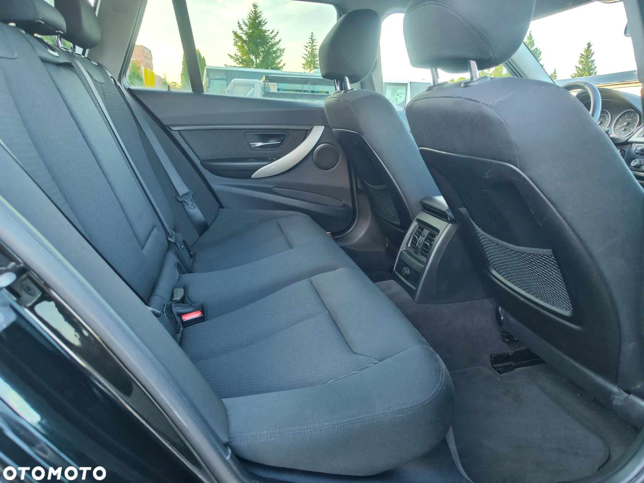 BMW Seria 3 318d Touring - 37