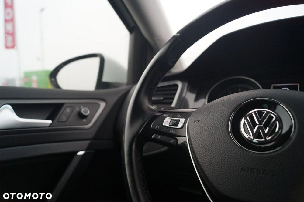 Volkswagen Golf - 24