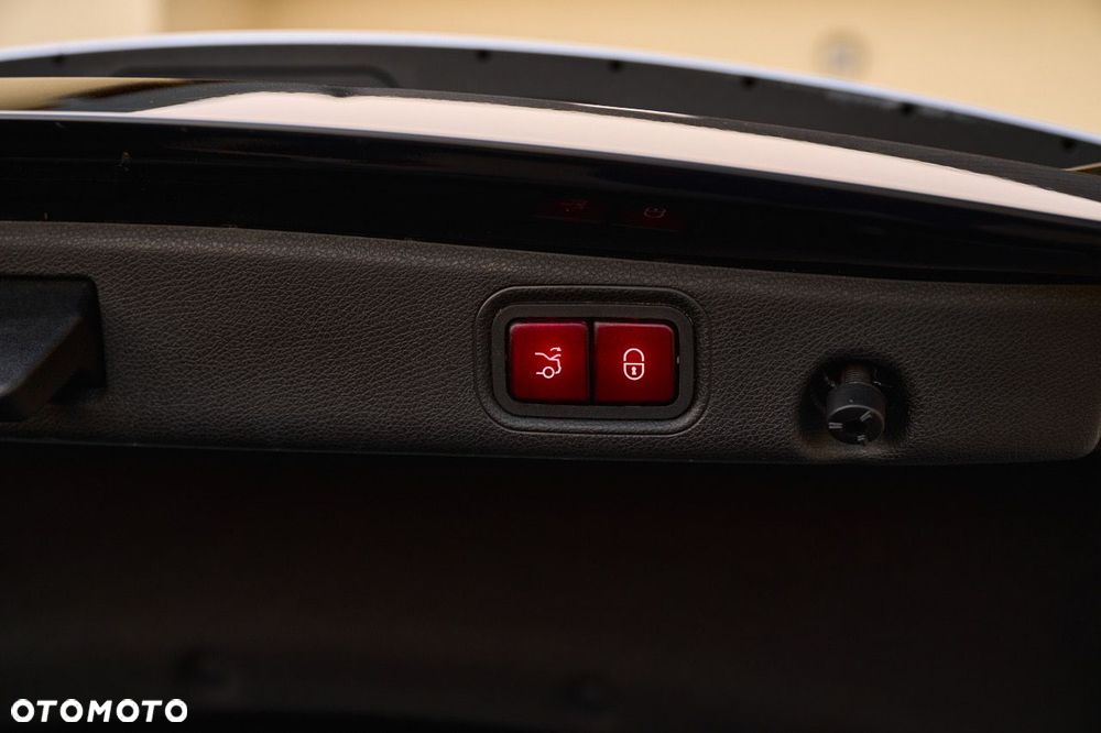 Mercedes-Benz Klasa E 220 d 9G-TRONIC - 38