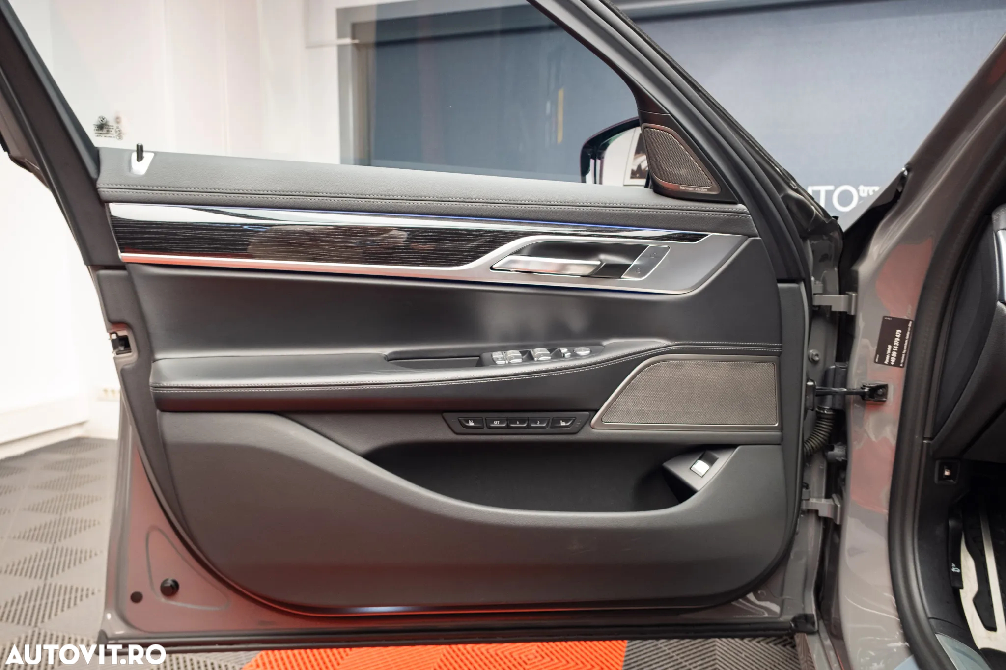 BMW Seria 7 745e - 19