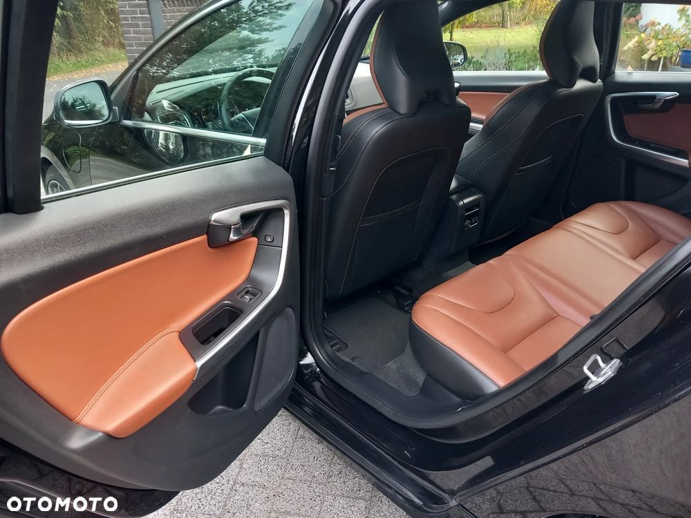 Volvo V60 D6 AWD Plug-in Hybrid Summum - 11