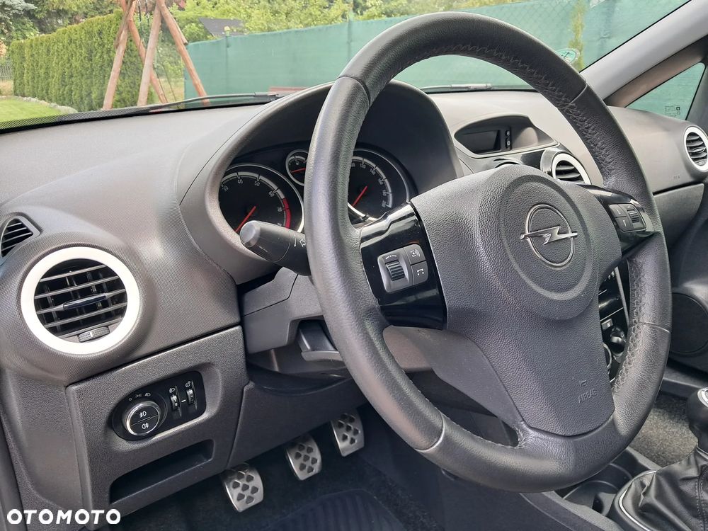 Opel Corsa 1.4 16V Cosmo - 12