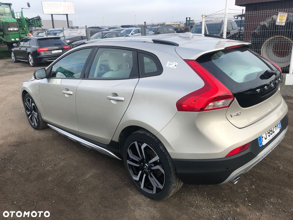 Volvo V40 Cross Country D2 Drive-E Summum - 4