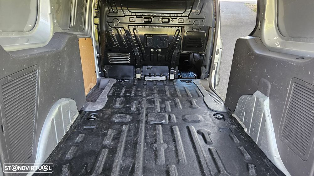 Ford Transit Connect Automática 3Lugares - 36