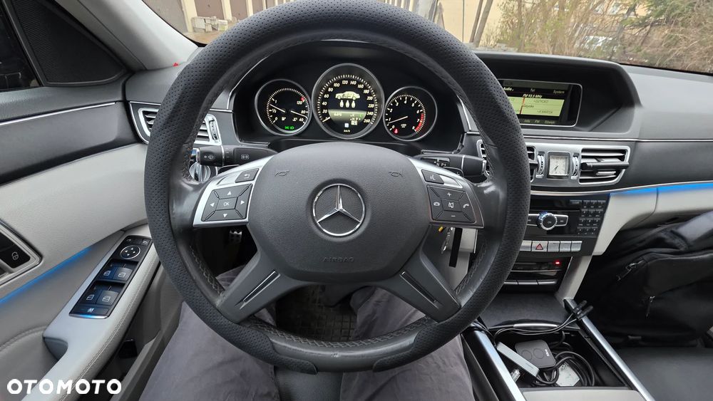 Mercedes-Benz Klasa E 200 7G-TRONIC Elegance - 3