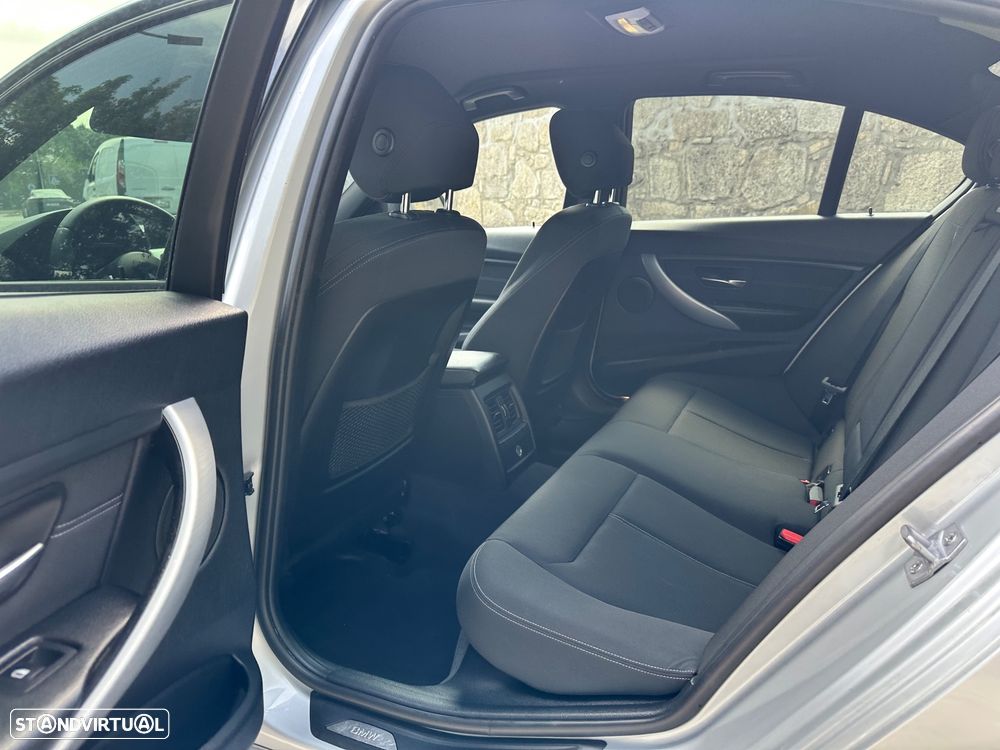 BMW 318 d Line Sport - 28
