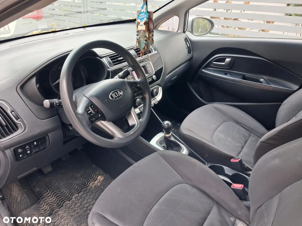 Kia Rio - 5