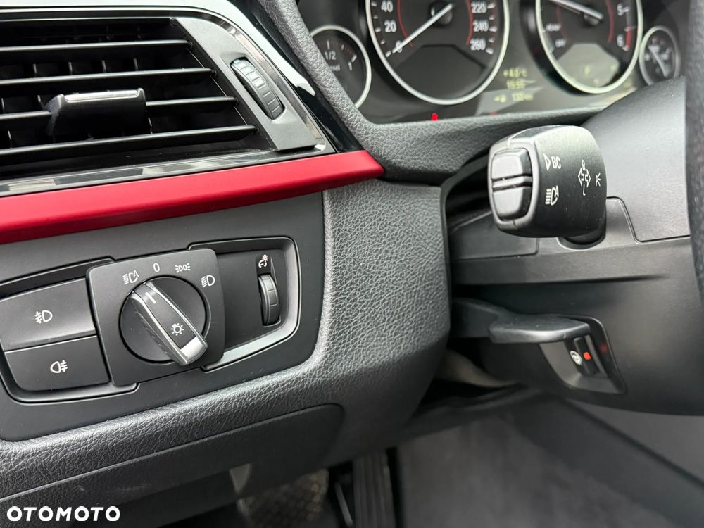 BMW Seria 3 320d xDrive Sport-Aut Sport Line - 22