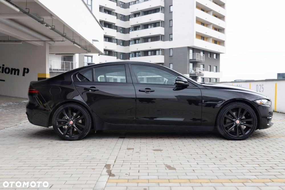 Jaguar XE 2.0 P250 SE - 3