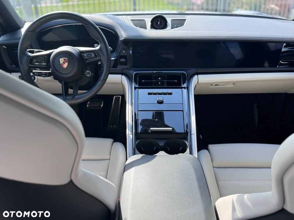 Porsche Panamera - 1