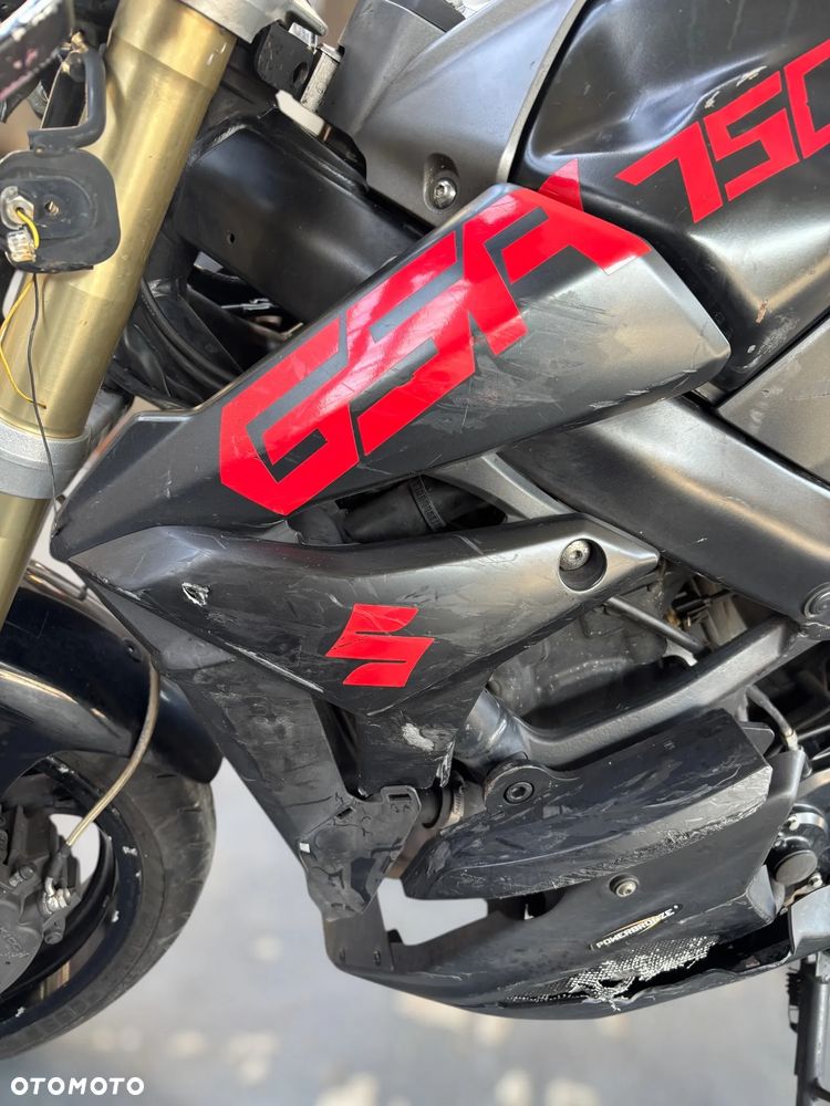 Suzuki GSR - 9