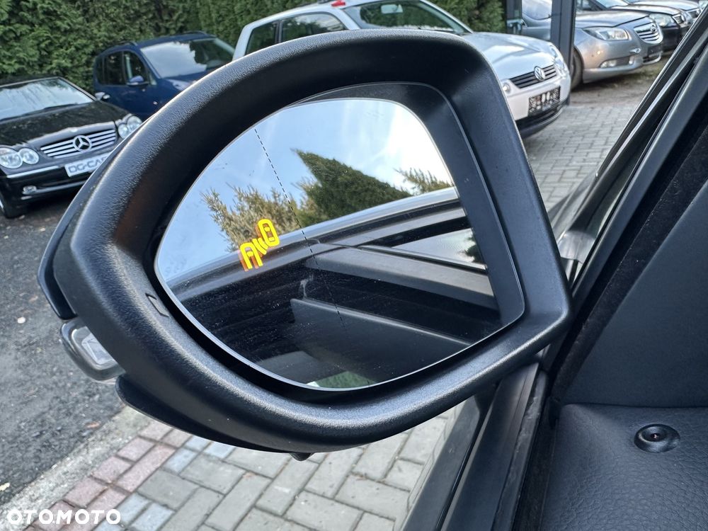 Volkswagen Golf Variant 2.0 TDI SCR DSG IQ.DRIVE - 11