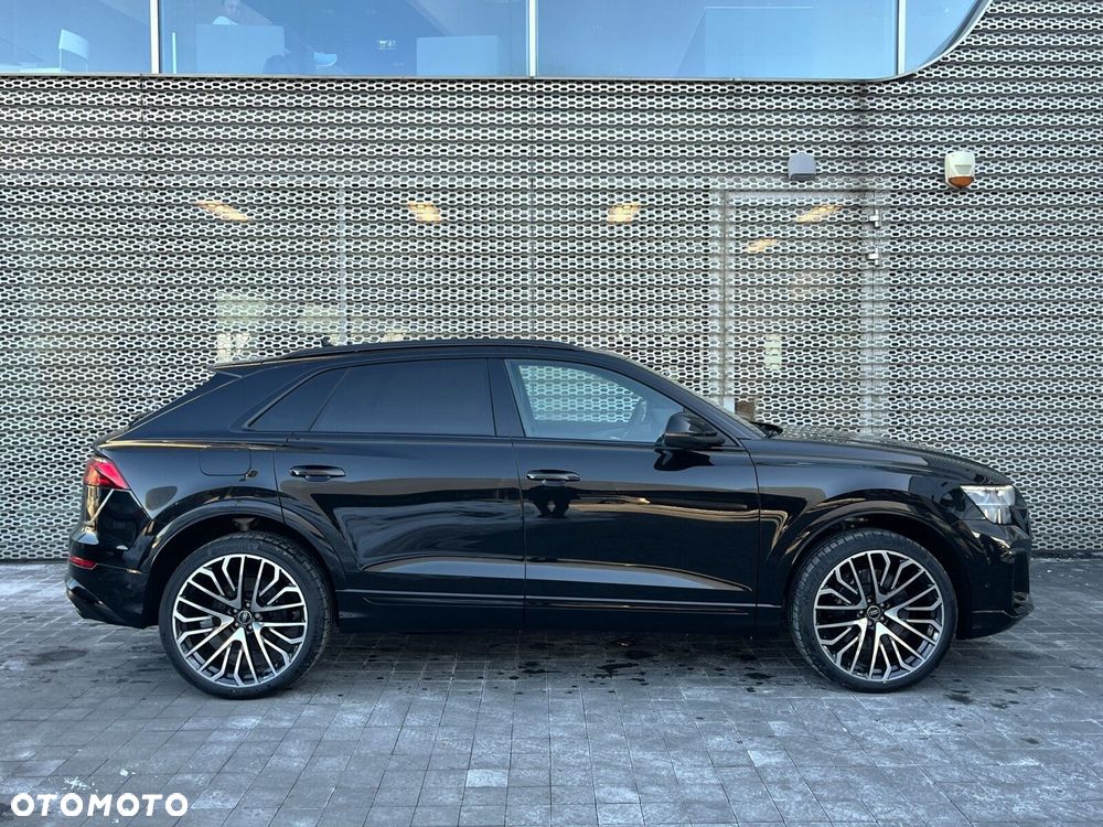 Audi SQ8 - 8