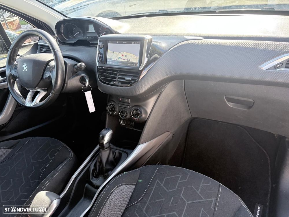 Peugeot 2008 1.2 PureTech Style - 8