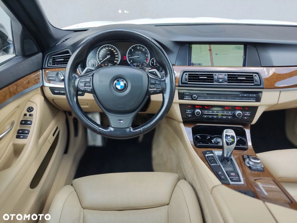 BMW Seria 5 M550d xDrive Sport-Aut - 25