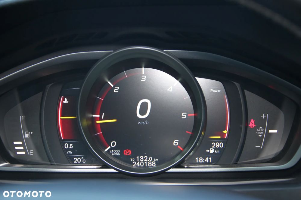 Volvo V40 D2 Drive-E R-Design Momentum - 20