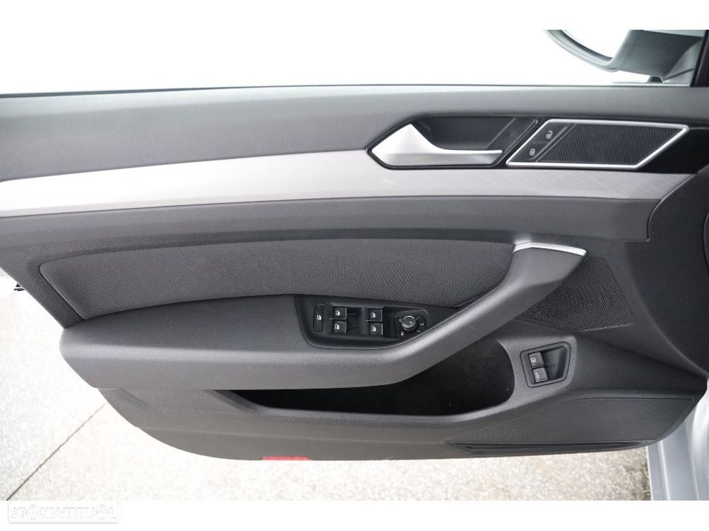 VW Passat Variant - 22