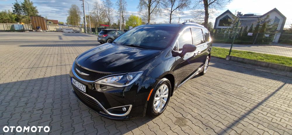 Chrysler Pacifica - 1