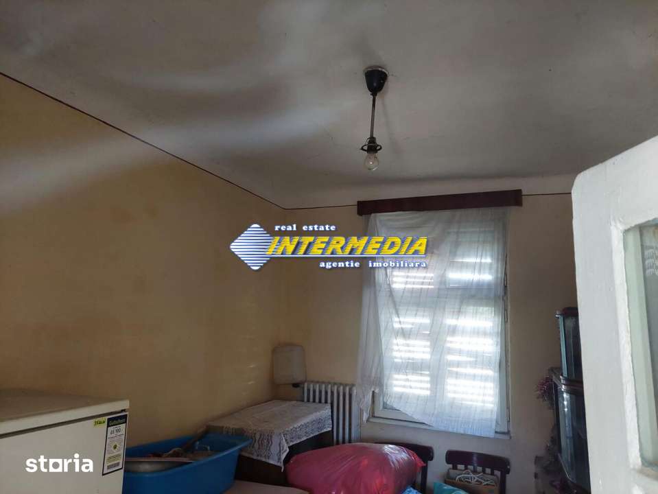 Casa de vanzare in Centru pozitie buna - Imagine principală: 5/8