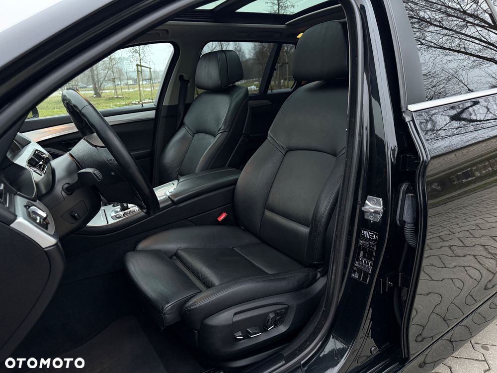 BMW Seria 5 525d Luxury Line - 17
