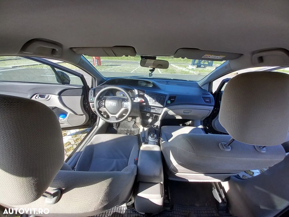Honda Civic 1.8 MT ES - 12