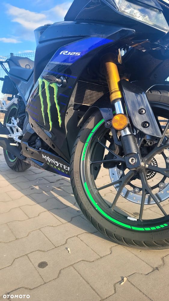 Yamaha YZF - 8