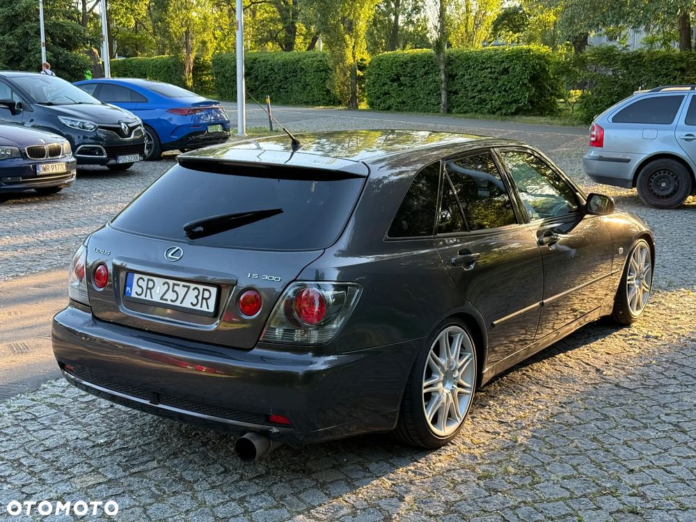 Lexus IS 300 Sport - 9