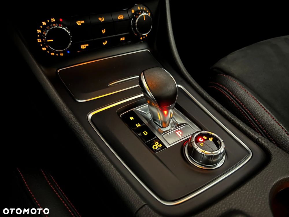 Mercedes-Benz Klasa A AMG 45 4Matic AMG Speedshift 7G-DCT - 36