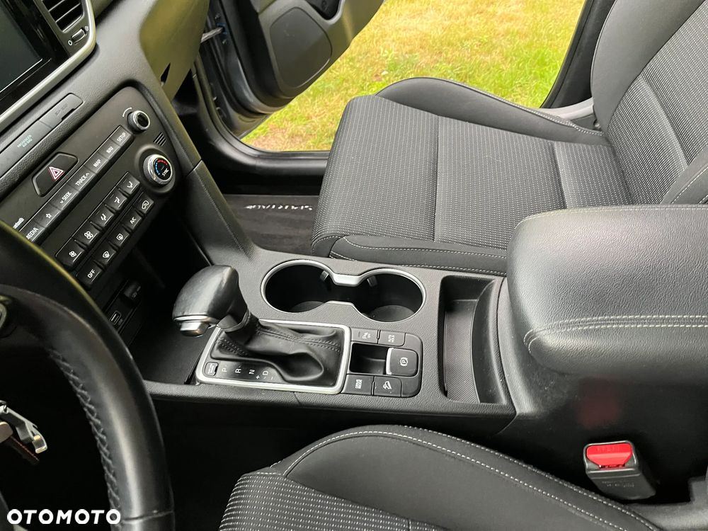 Kia Sportage 1.6 CRDI AWD Eco-Dynamics+ (48V M-H) DCT GT LINE - 8
