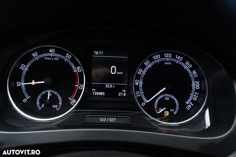 Skoda RAPID 1.0 TSI Style - 34