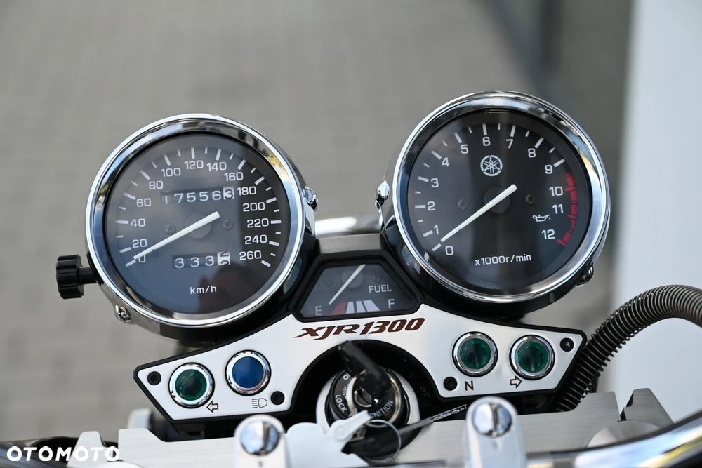 Yamaha XJR - 32