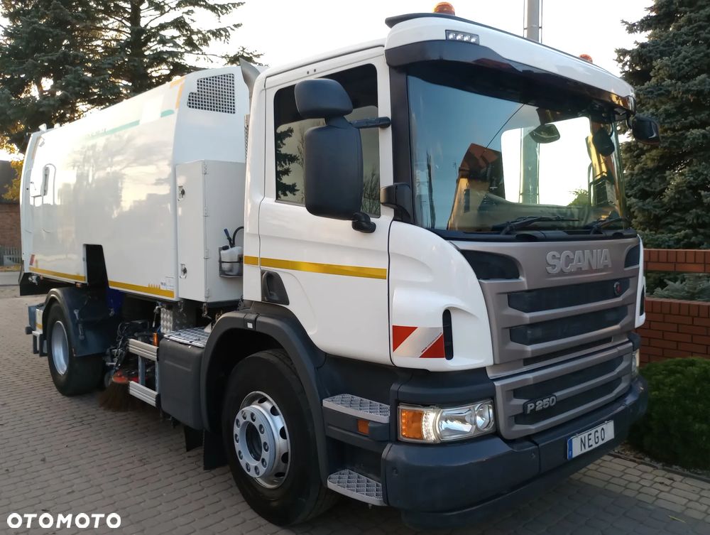 Scania P250 Euro-6 Zamiatarka Brock SL280 Mercedes - 2