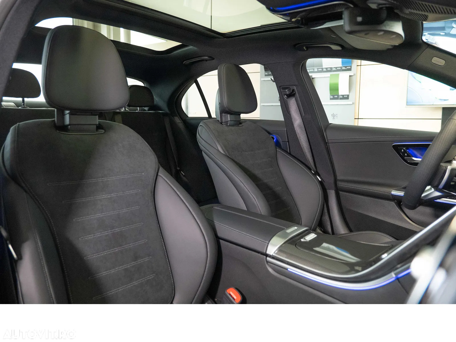 Mercedes-Benz C 300 e 4Matic 9G-TRONIC AMG Line - 23