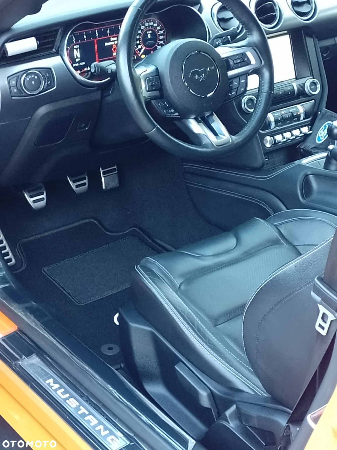 Ford Mustang - 25