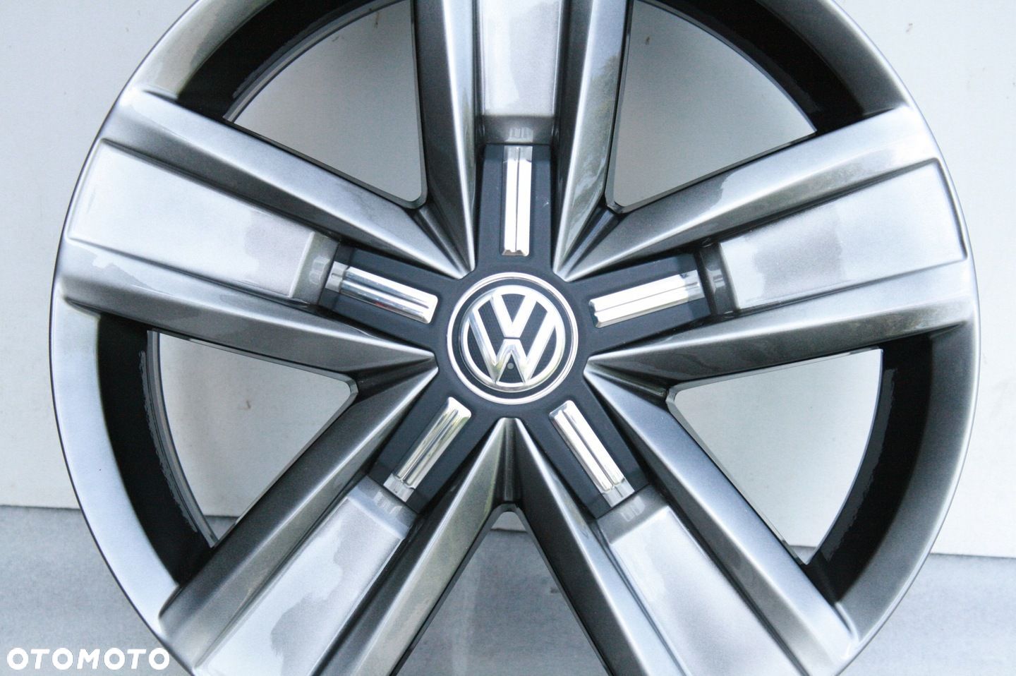 NOWE FELGI VW T5 T6 T6.1 T7 TRANSPORTER CRAFTER MULTIVAN 17 OE 7E0601025P - 1