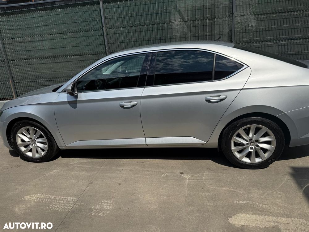 Skoda Superb 2.0 TDI DSG Ambition - 3