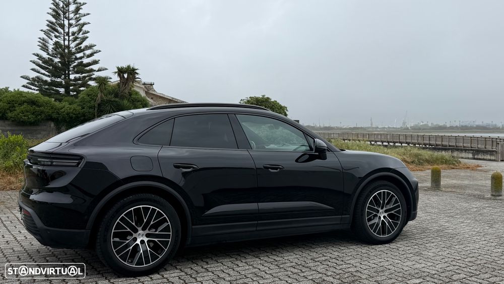 Porsche Macan Electric - 11