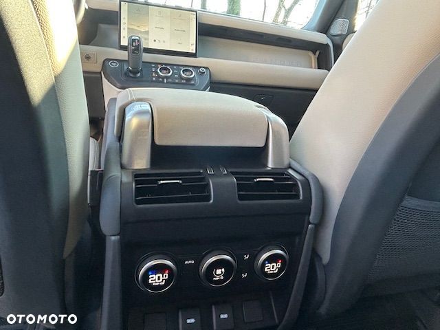 Land Rover Defender - 14