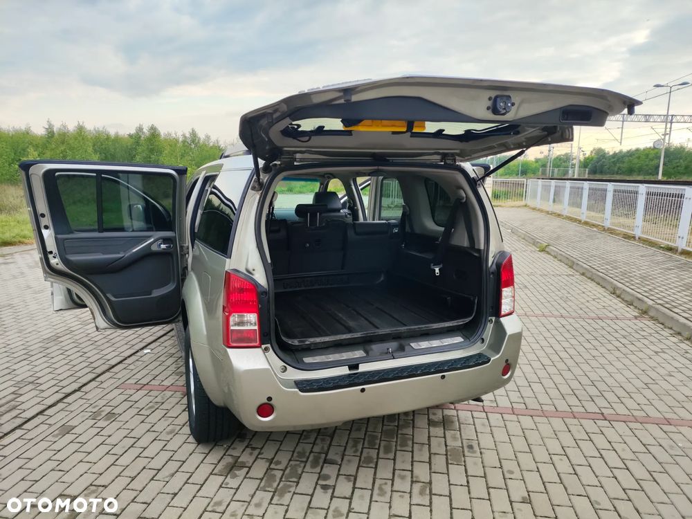 Nissan Pathfinder 2.5 D LE - 8