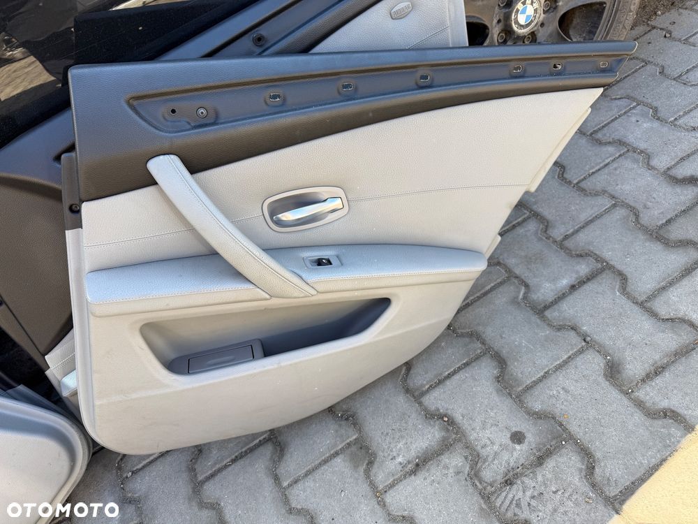 Boczki tapicerka drzwi komplet e60 e61 lift lci czarne / szare Europa ładne - 4