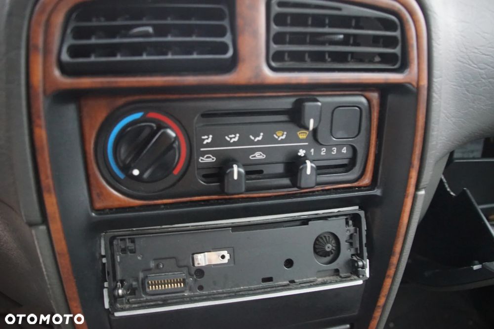 Auto na części - Kia Sportage I 2.0 DOHC 128 KM 4x4 1997R Silnik Skrzynia Drzwi Maska Klapa Drzwi Błotnik Zderzak Szyba Lusterko Klamka Lampa Deska Kokpit Sterownik Moduł Czujnik Licznik Panel - 13
