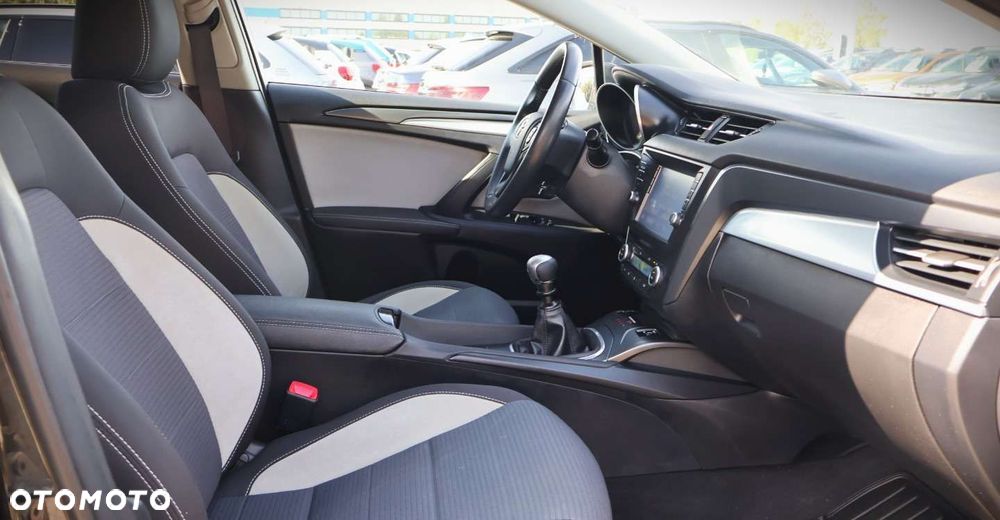 Toyota Avensis - 17