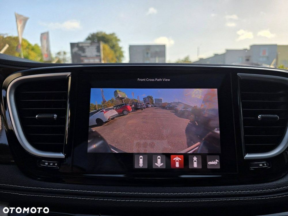 Chrysler Pacifica - 25