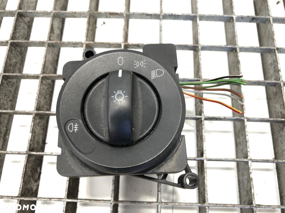 WŁĄCZNIK SWIATEŁ  VW CRAFTER 30-35 Autobus (2E_) 2006 - 2016 2.5 TDI 80 kW [109 KM] olej - 1