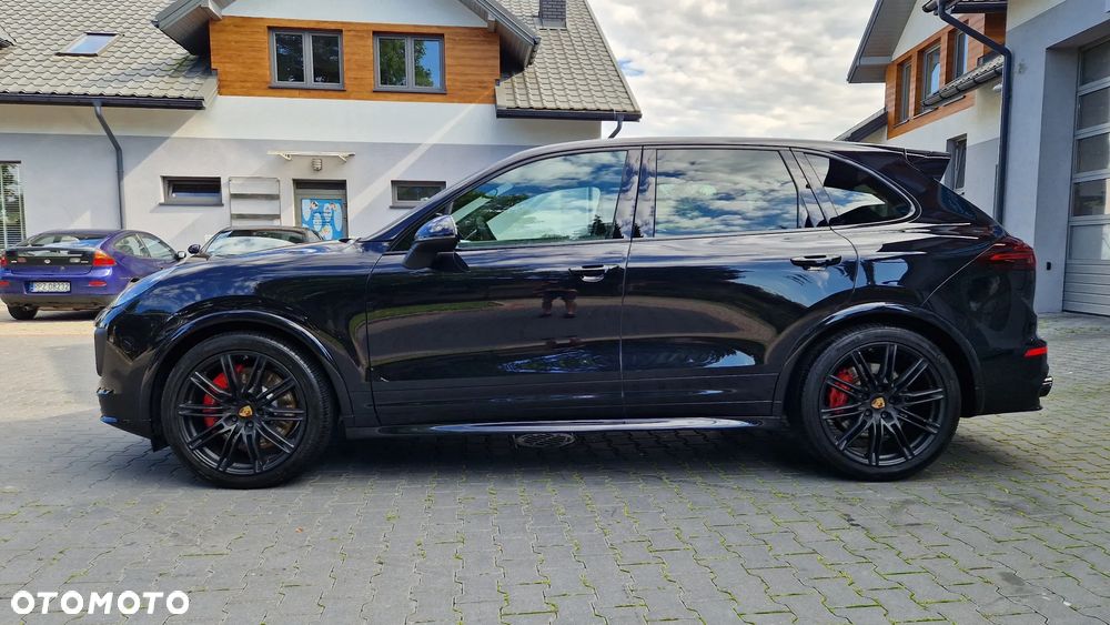 Porsche Cayenne GTS - 10
