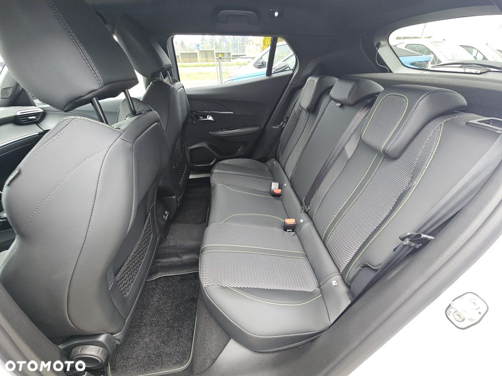 Peugeot 2008 PureTech mHEV GT E-DCS6 - 13