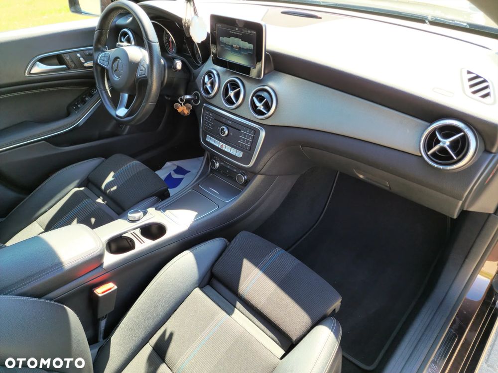 Mercedes-Benz CLA 180 7G-DCT - 11