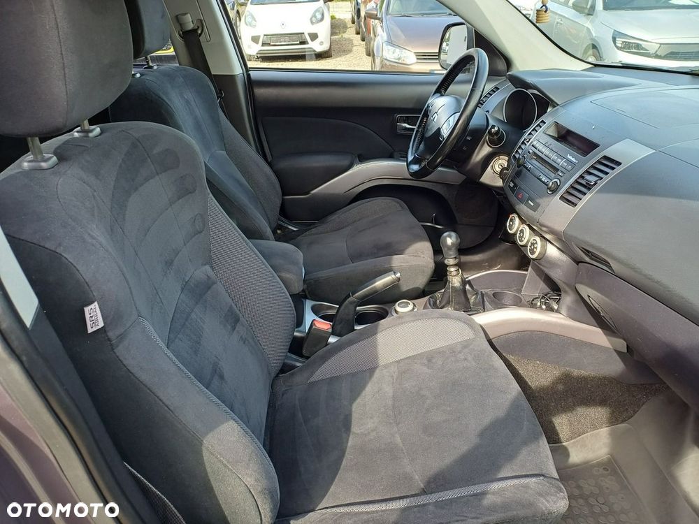Mitsubishi Outlander - 11